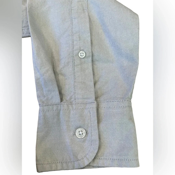 J crew NWOT
Slim 
Flex Oxford 
Size md 
Light grey 
Pit to pit 22”
Length 28.5” - Picture 7 of 9